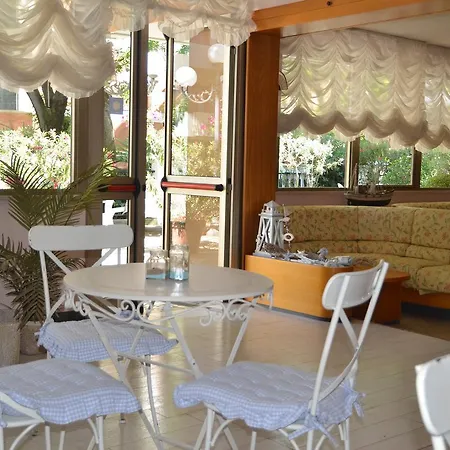 Hotel Monique