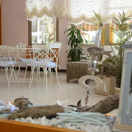 Monique Hotel