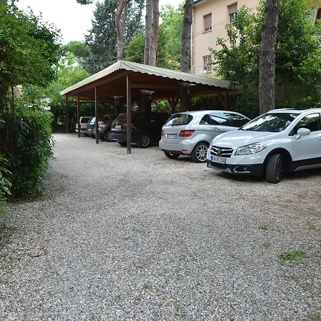 Monique Hotel 3*