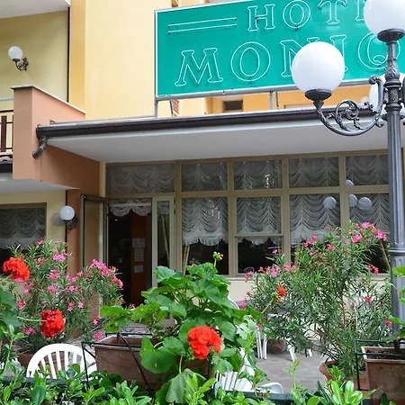 Hotel Monique 3*