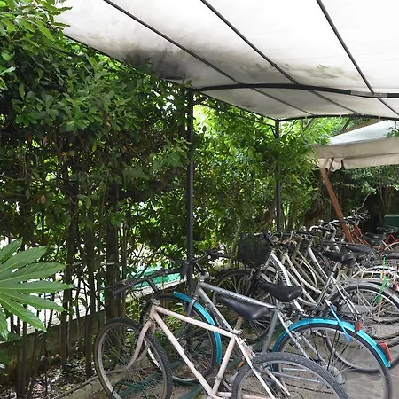 Monique Hotel
